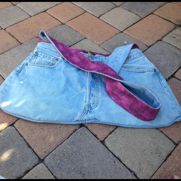 Levi Tote - Picture 1 of 2